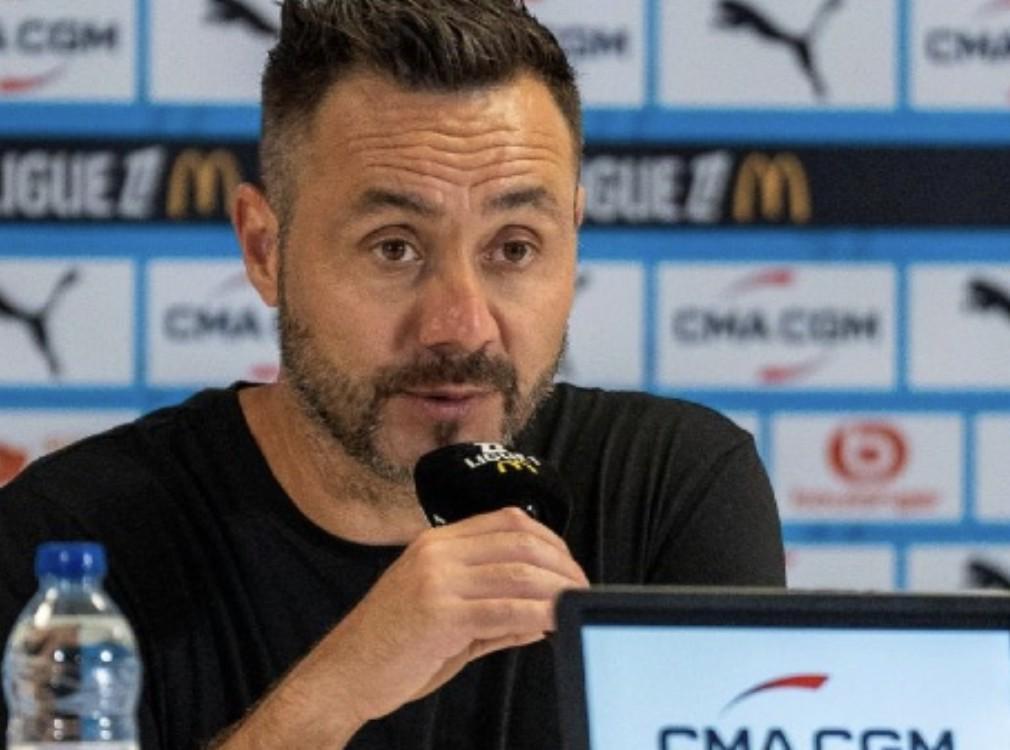 开云官网-德泽尔比：我一进更衣室就哭了，马赛理应赢得这场比赛