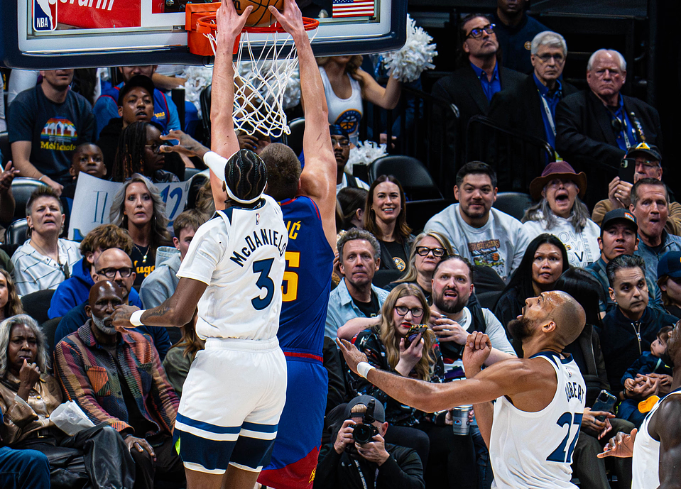 开云官网-1胜9负，夺冠热门慢慢倒下！作为联盟第一人，或许你被高估了