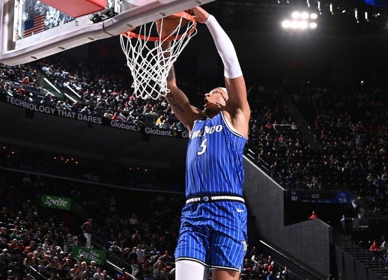 开云平台-坎宁安29+7+11杜伦两双,班凯罗尴尬准三双,活塞逆转魔术夺3连胜