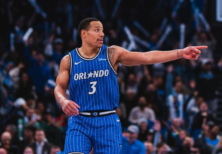 开云平台-坎宁安29+7+11杜伦两双,班凯罗尴尬准三双,活塞逆转魔术夺3连胜