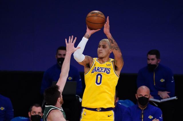 开云体育-库兹马拉开枪栓持续发威，攻防两端扛大旗倍感骄傲