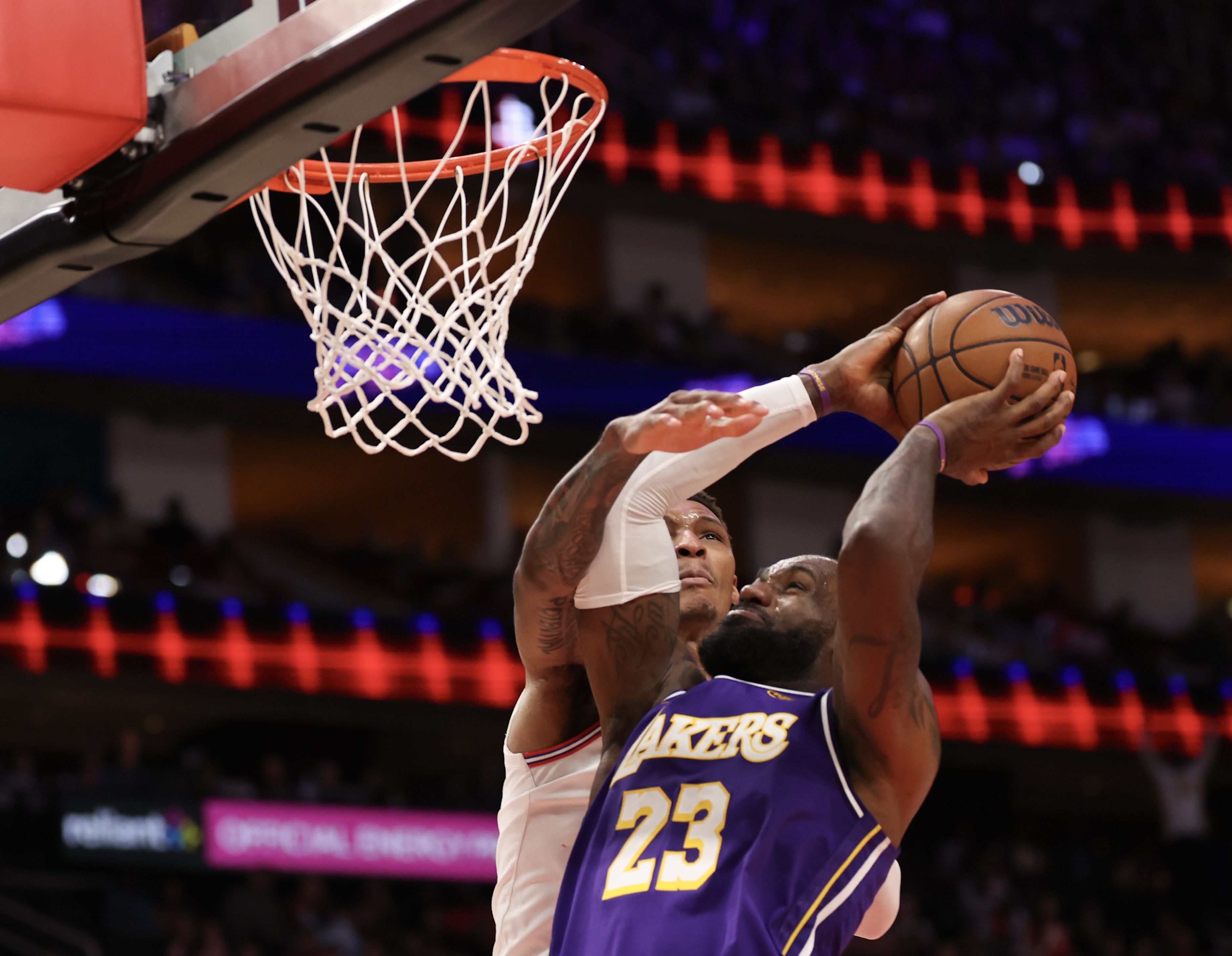 开云官网-高管&amp;球探的季后赛观察：湖人给火箭送人头 哈登防守不如梅里尔